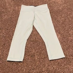 Lululemon mint green reversible crops size 4